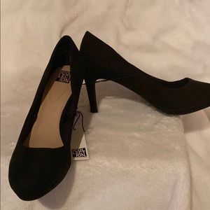 Black sued pumps